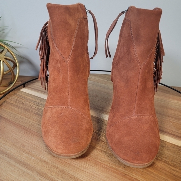Toms Lunata Brown Cognac Rust suede fringe heel Booties boho western Size 8.5 - Picture 7 of 16